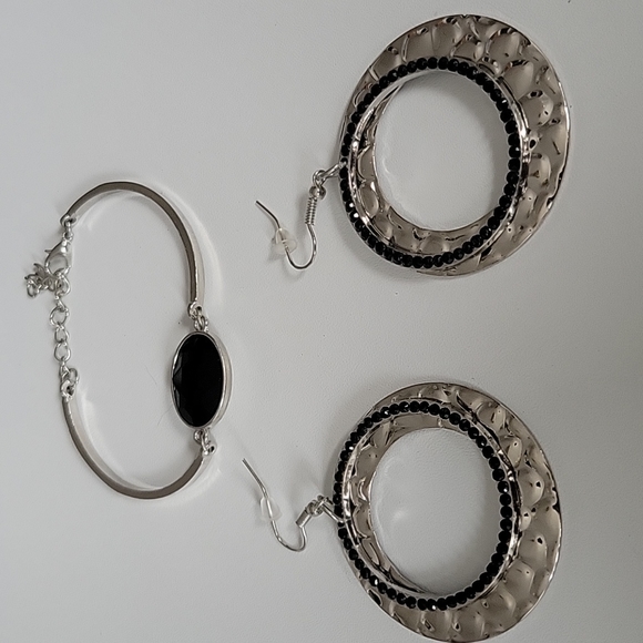 Earrings and bracelet set